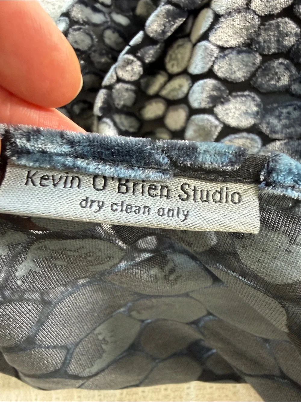 Kevin O’Brien Studio gray velvet burnout geometric/ animal print scarf